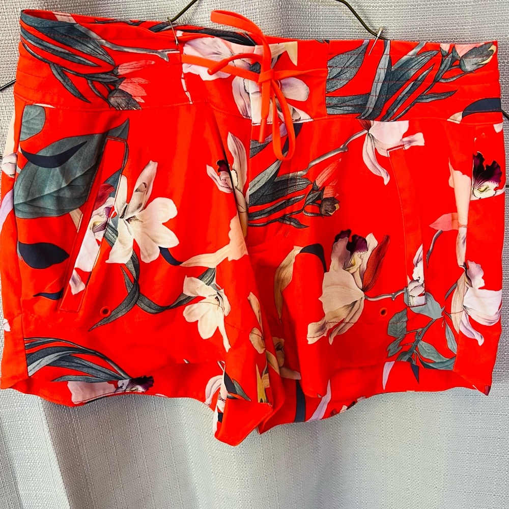 Athleta lightweight zip pocket shorts